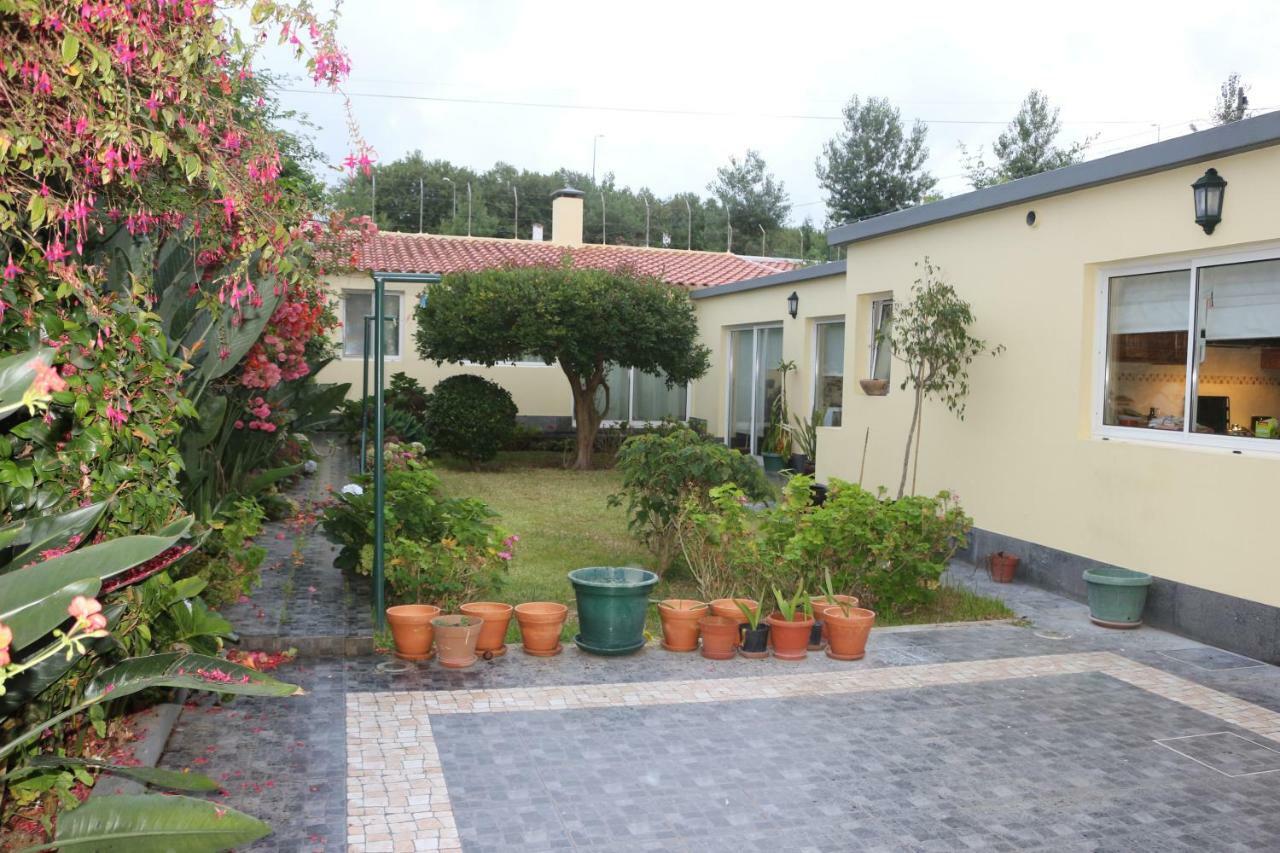 Отель Casa Da Margarida - Area Privada Na Casa Da Anfitria Понта-Делгада Экстерьер фото